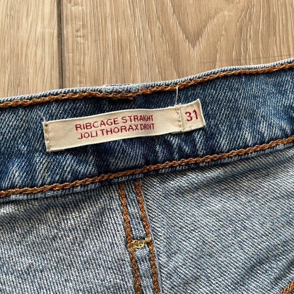 Levi's | Ribcage Straight - Converted to Jean Shorts - Size 31 - Picture 5 of 11